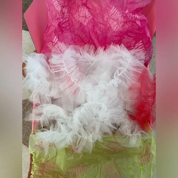 Madison Chamberlain custom Madonna veil - white with red hearts - Picture 2 of 6